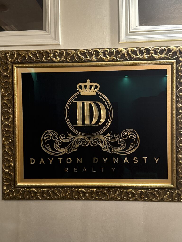 robin dayton logo 768x1024